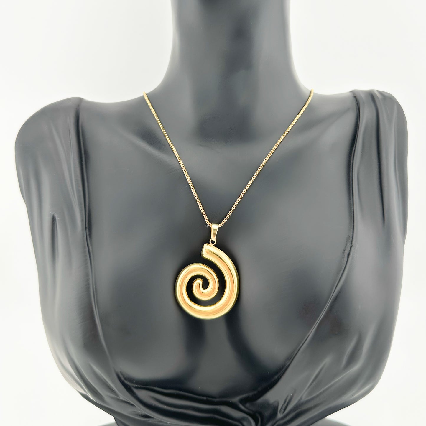 Collar Concha Dorada – Mujer | Acero Inoxidable | Chapado Oro 18K | Ajustable