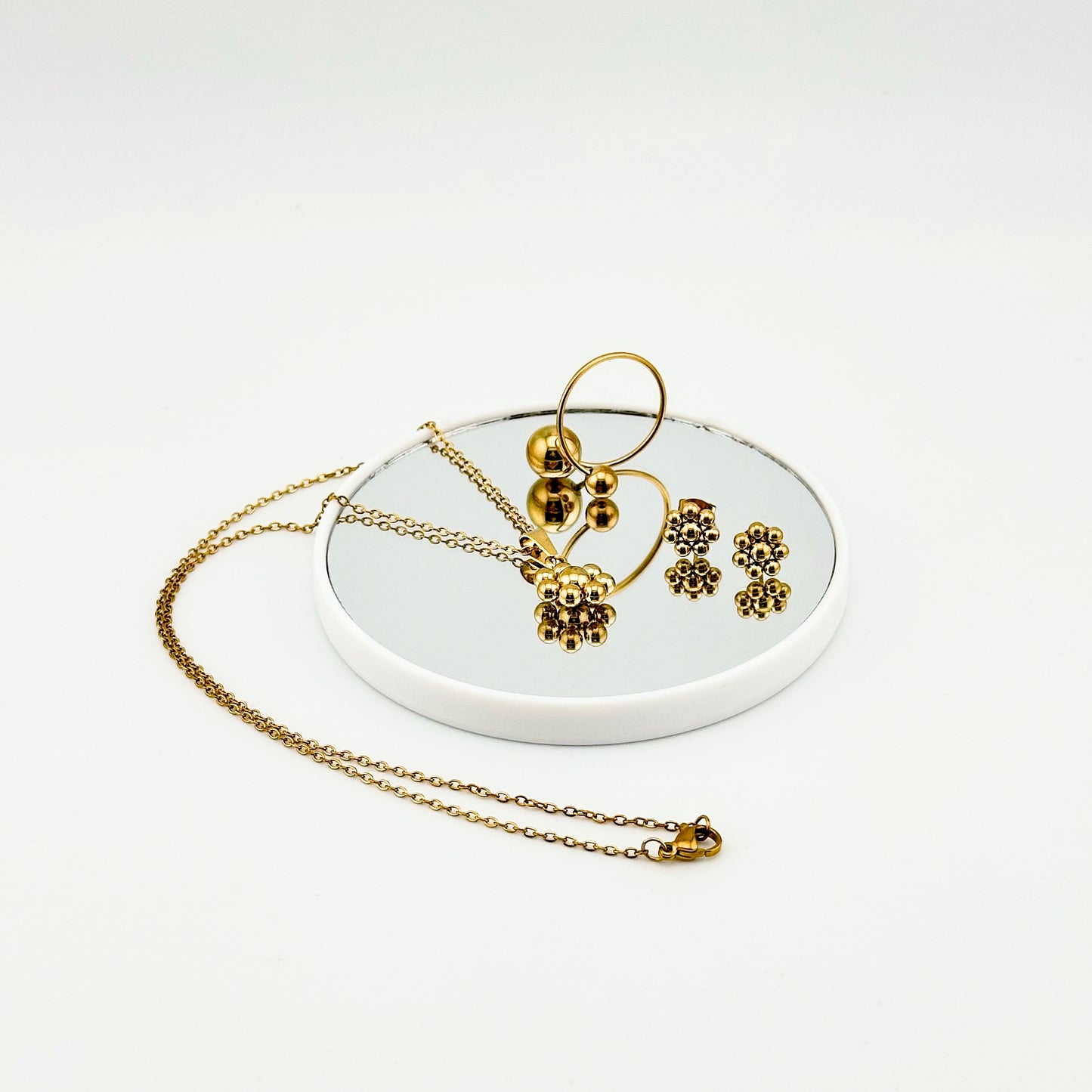 Conjunto Flor Dorada – Collar, Pendientes y Anillo | Mujer | Acero Inoxidable | Chapado Oro 18K | Ajustable
