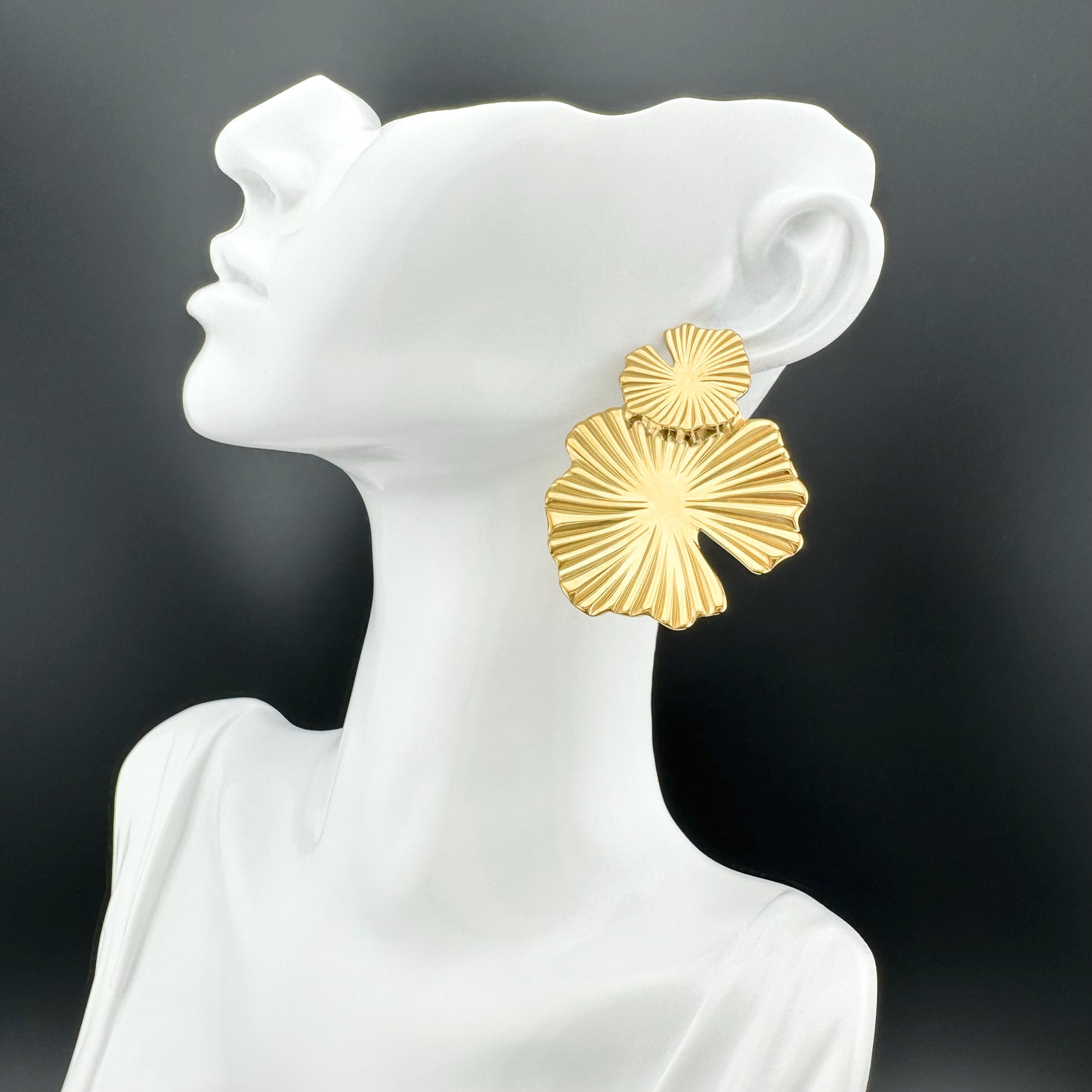 Pendientes Flor Dorada – Mujer | Acero Inoxidable | Chapado Oro 18K