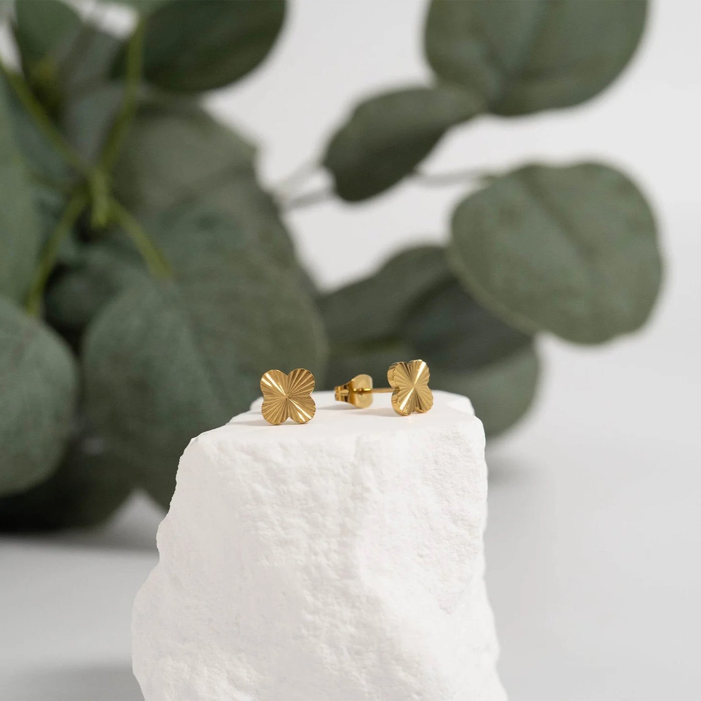 Pendientes Trébol Dorado – Mujer | Acero Inoxidable | Chapado Oro 18K