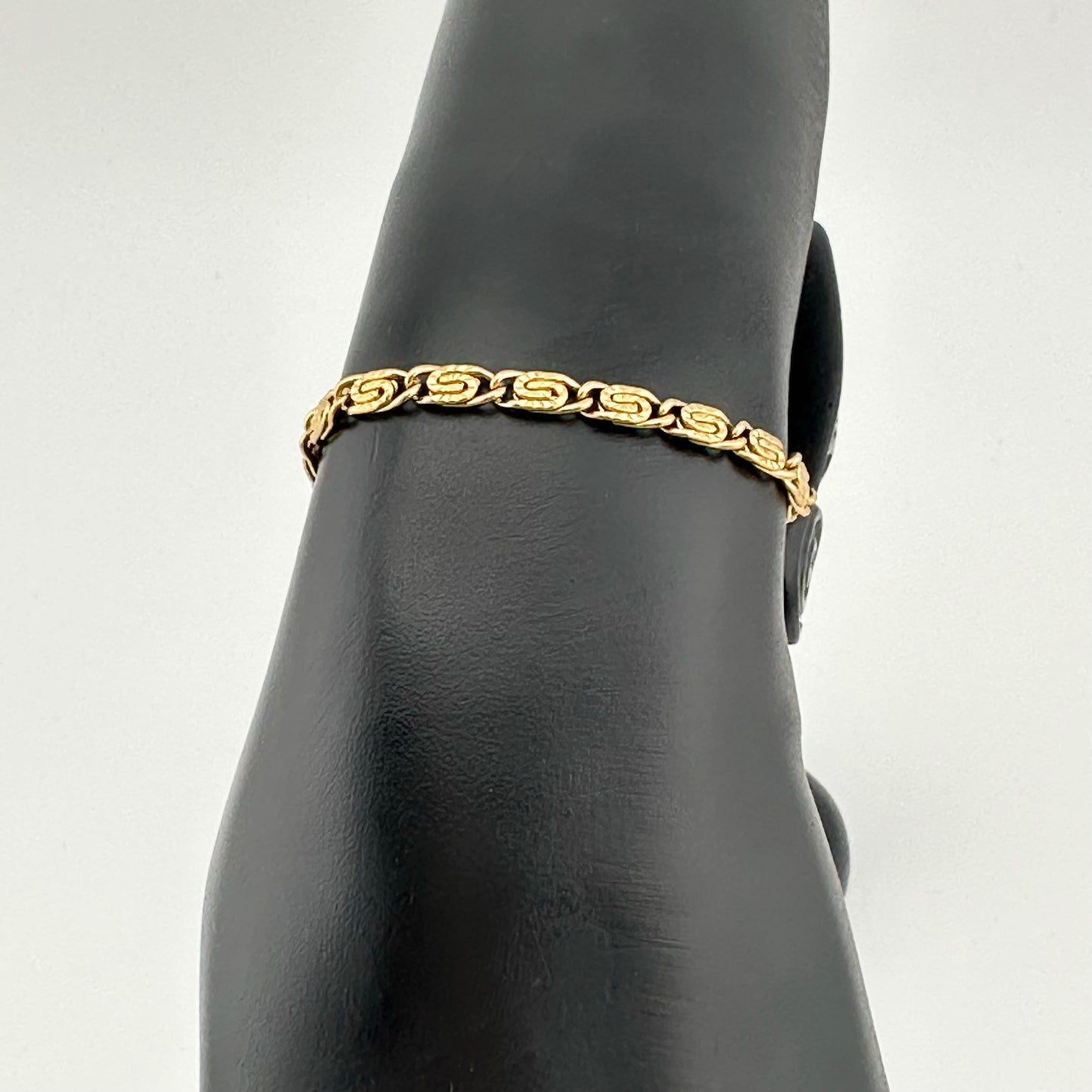 Brazalete Eslabón “S” 4 mm – Unisex | Acero Inoxidable | Chapado Oro 18K | Ajustable