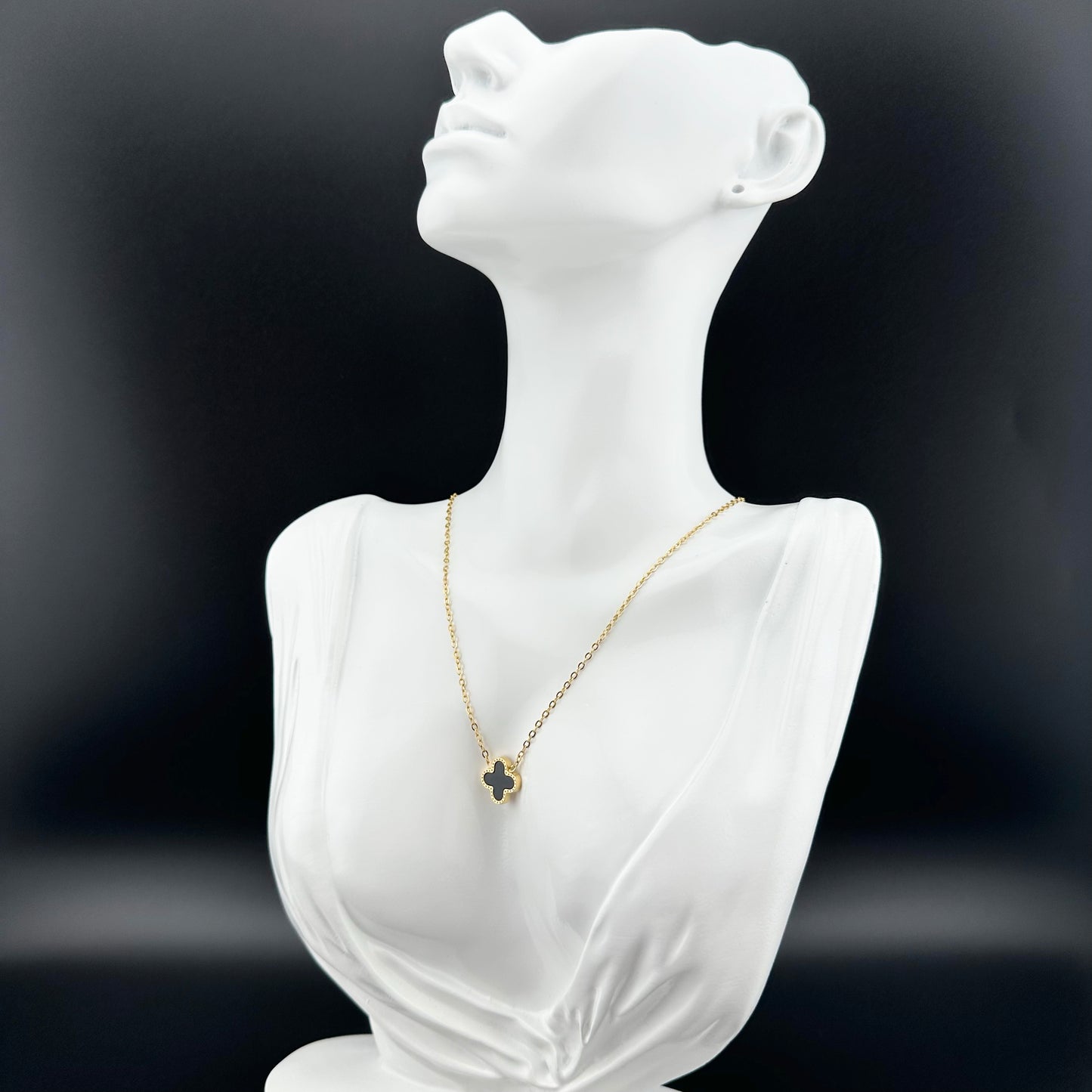 Collar Trébol de la Suerte Negro – Mujer | Acero Inoxidable Chapado PVD Oro 18K | Ajustable