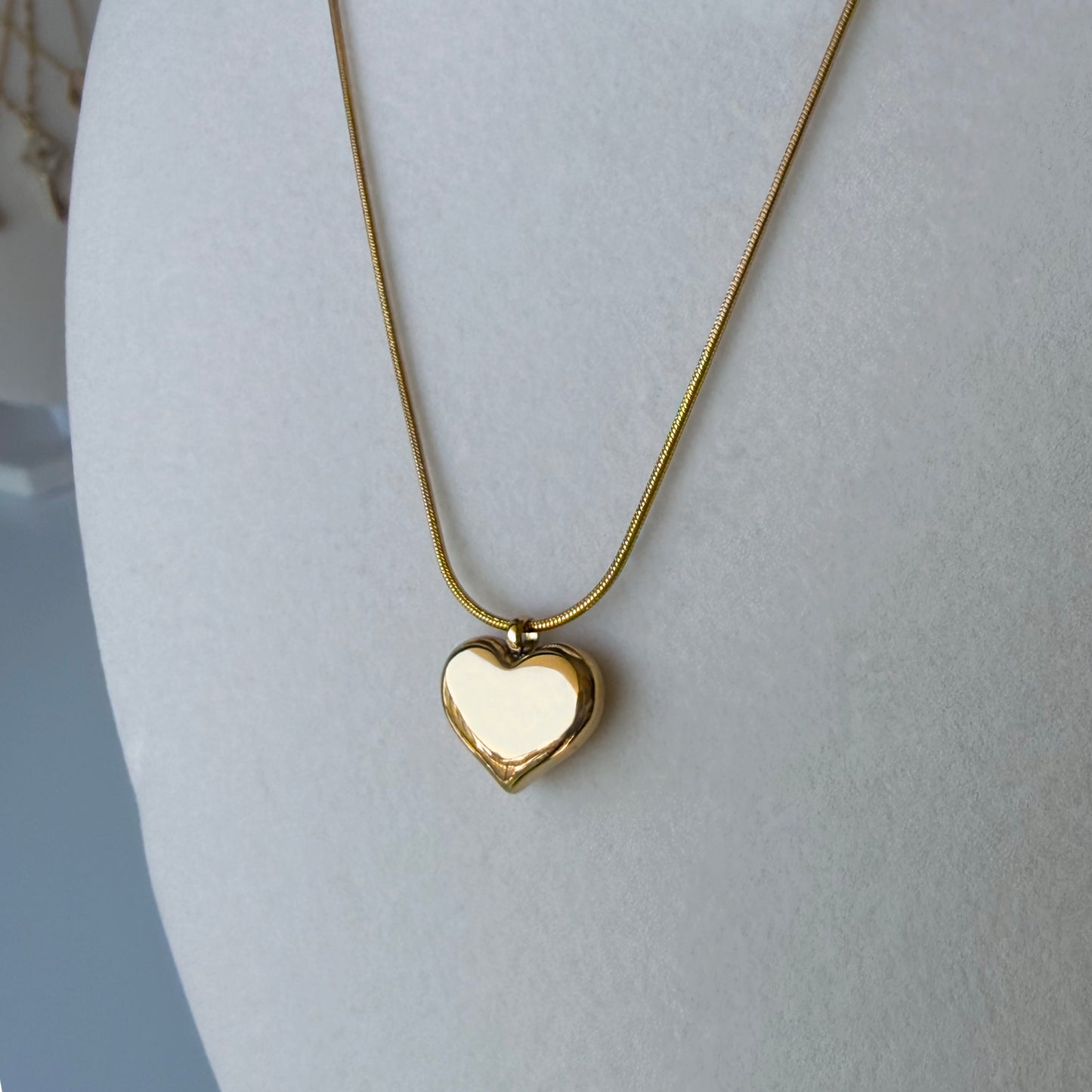 Collar con Dije de Corazón | Acero Inoxidable Chapado PVD en Oro 18K | Ajustable