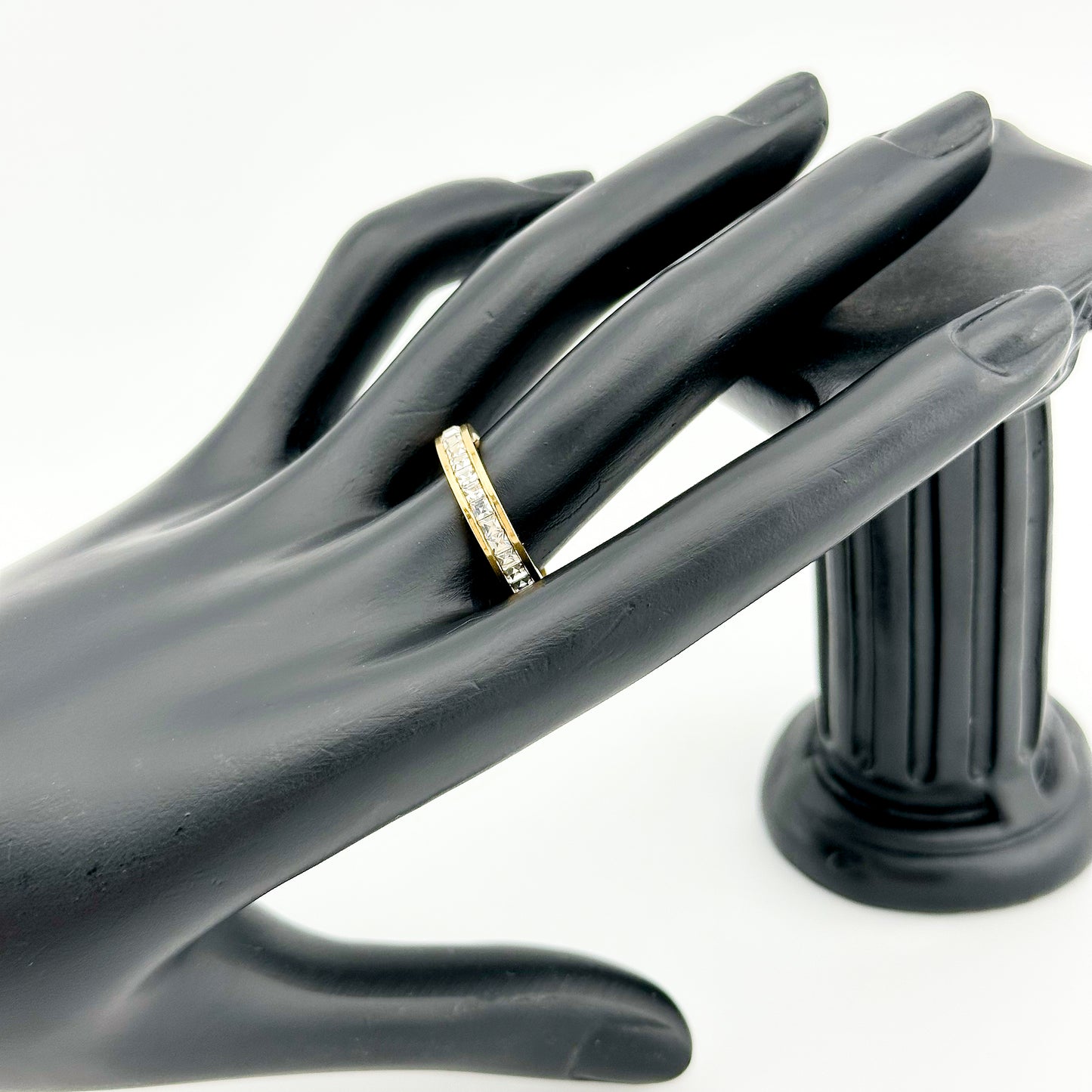 Anillo con Zirconias – Unisex | Acero Inoxidable | Chapado Oro 18K