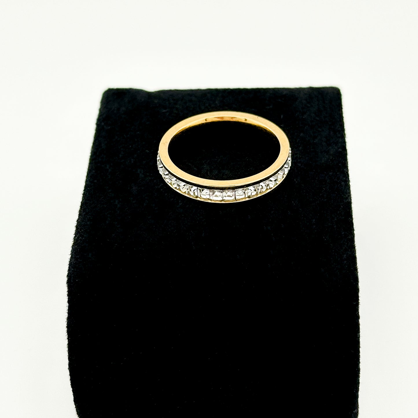 Anillo con Zirconias – Unisex | Acero Inoxidable | Chapado Oro 18K