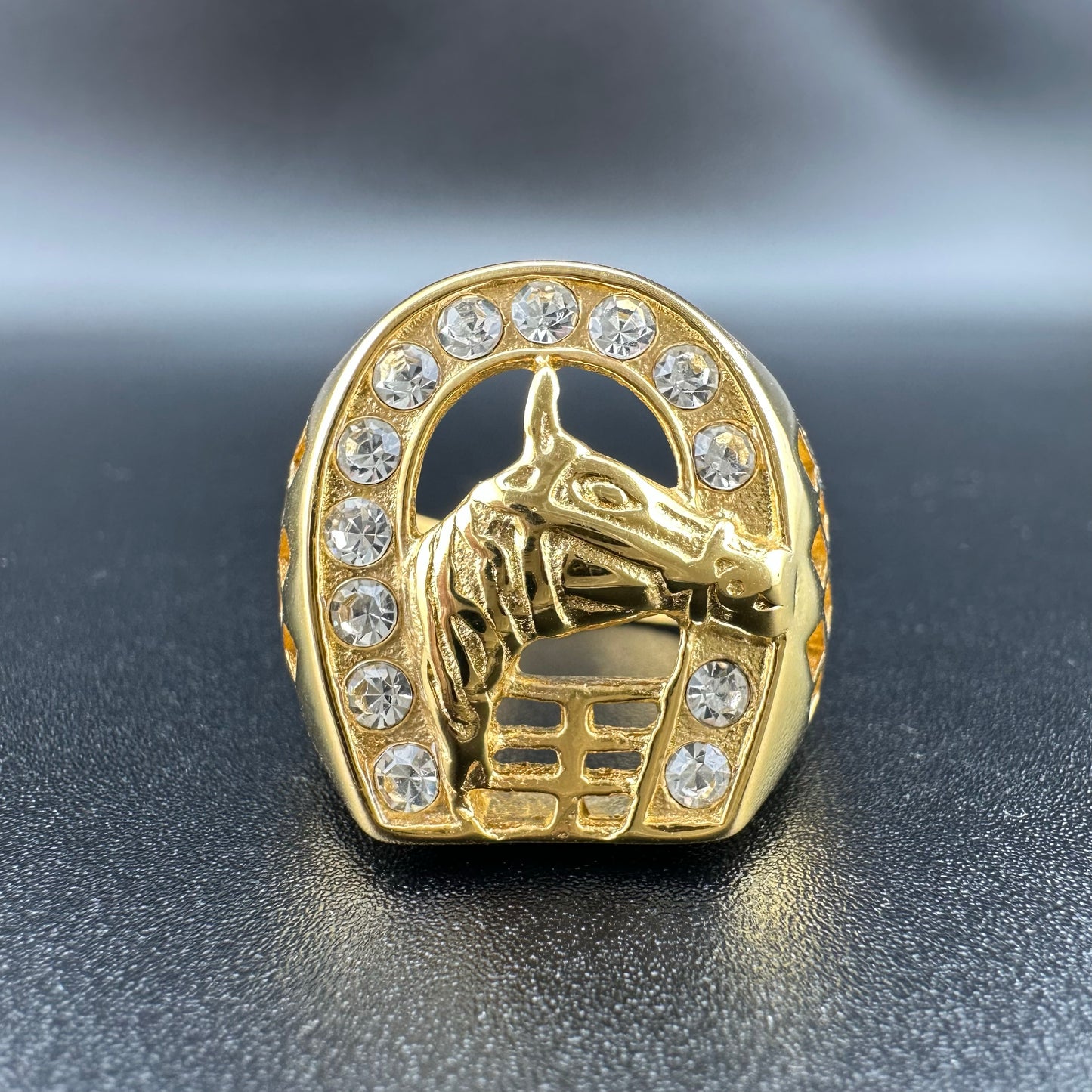 Anillo Hip Hop Herradura con Zirconias – Hombre | Acero Inoxidable Chapado PVD Oro 18K