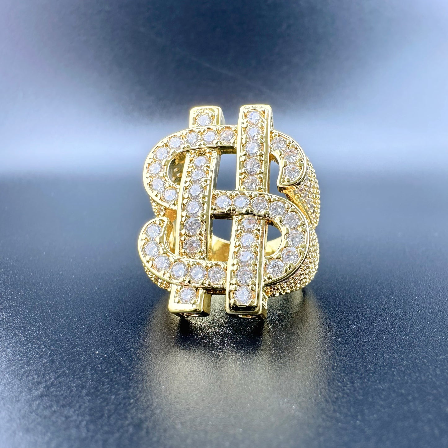 Anillo Hip Hop Símbolo de Dinero con Zirconias – Hombre | Chapado en Oro 18K