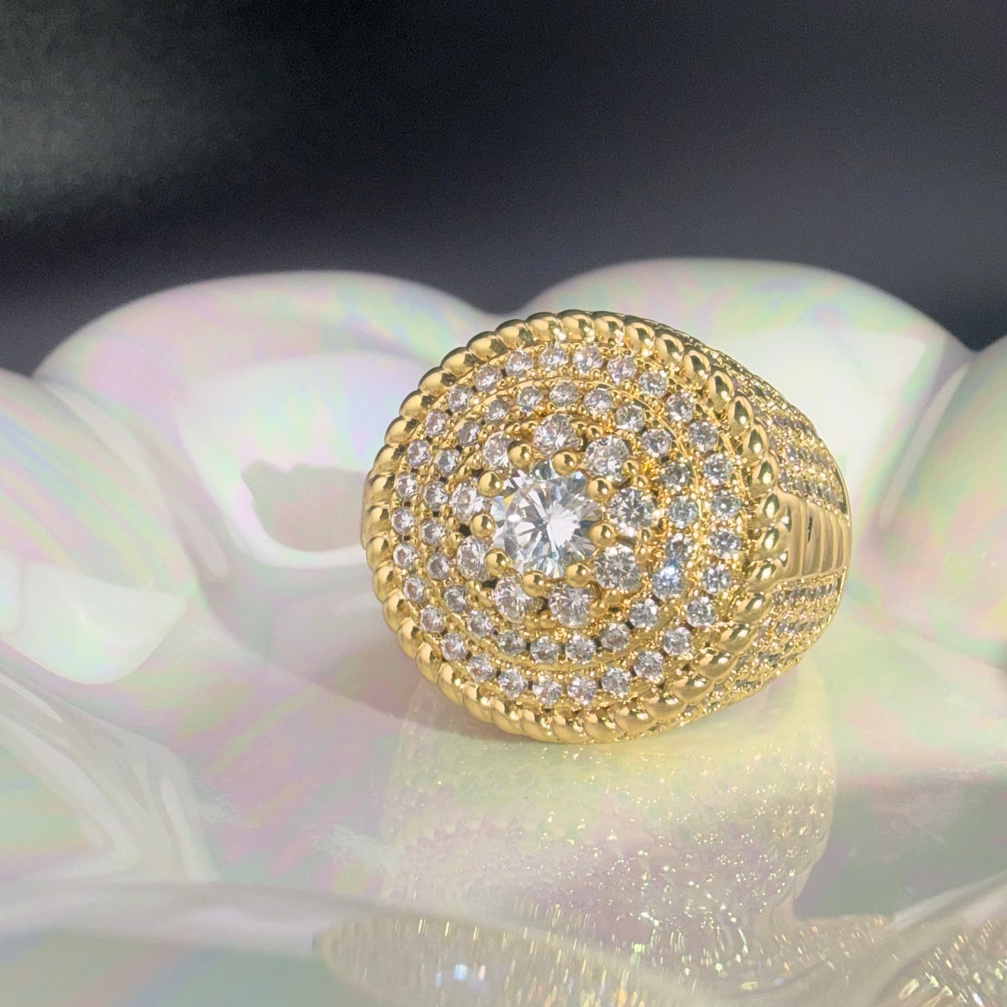 Anillo Hip Hop Redondo Chapado En Oro 14K Con Zirconias – Hombre