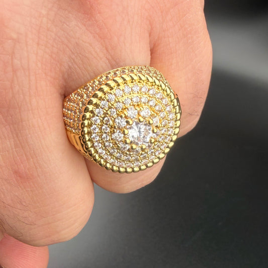 Anillo Hip Hop Redondo Chapado En Oro 14K Con Zirconias – Hombre