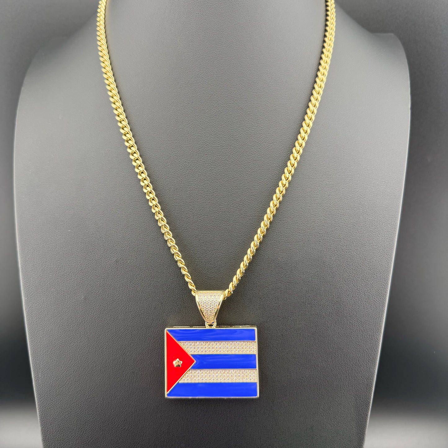 Cadena Con Dije Bandera Cuba Con Zirconias – Chapado Oro 14K