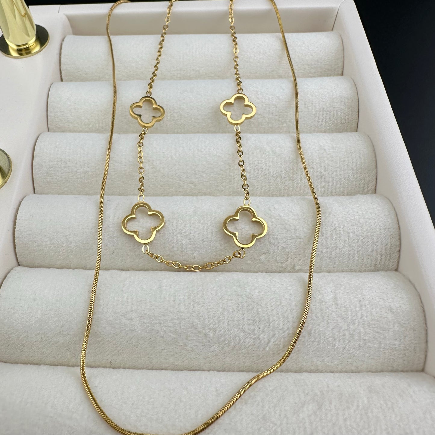 Collar Doble con Trébol Dorado – Mujer | Acero Inoxidable | Chapado Oro 18K | Ajustable