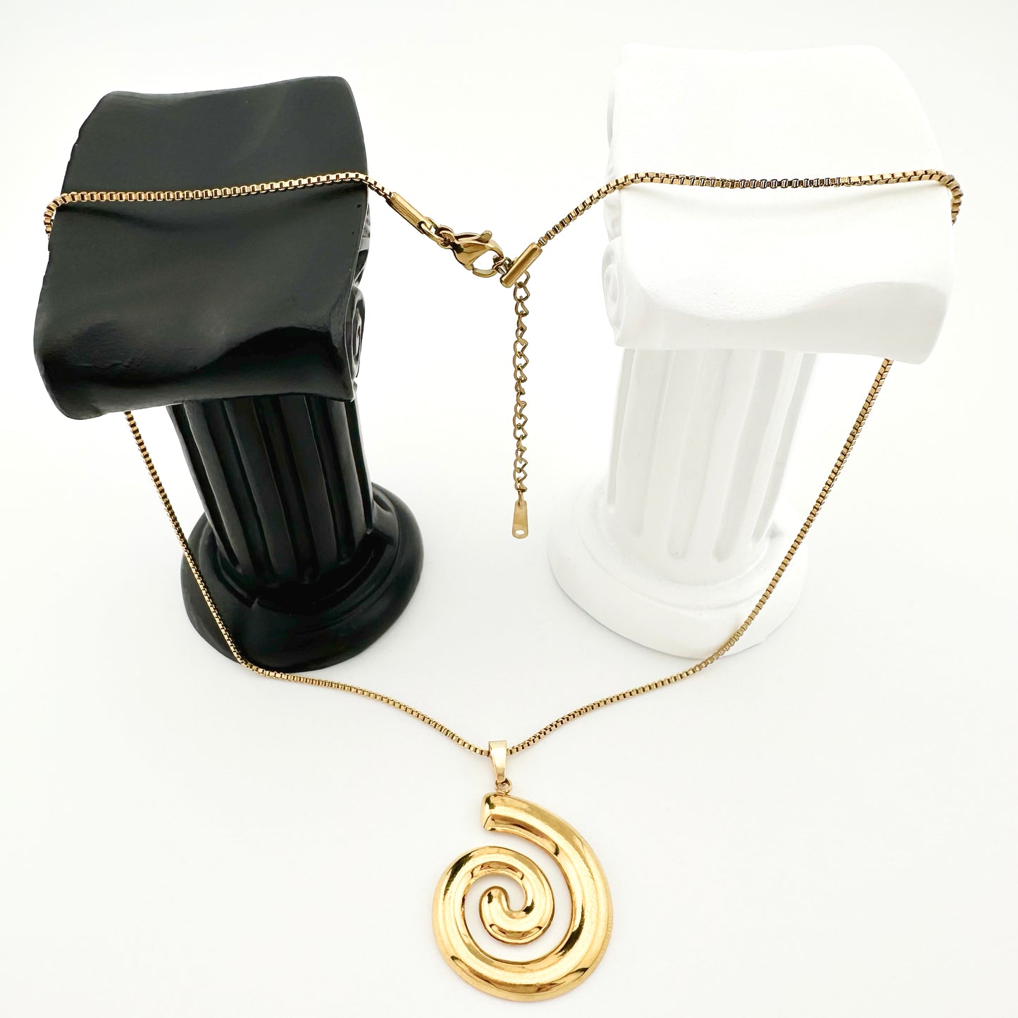 Collar Concha Dorada – Mujer | Acero Inoxidable | Chapado Oro 18K | Ajustable