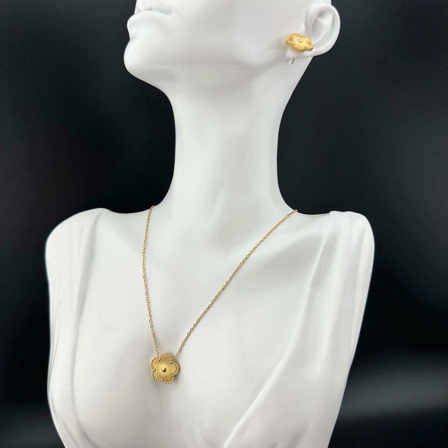 Collar de Flor Dorada Para Mujer | Acero Inoxidable Chapado Oro 18K | Ajustable
