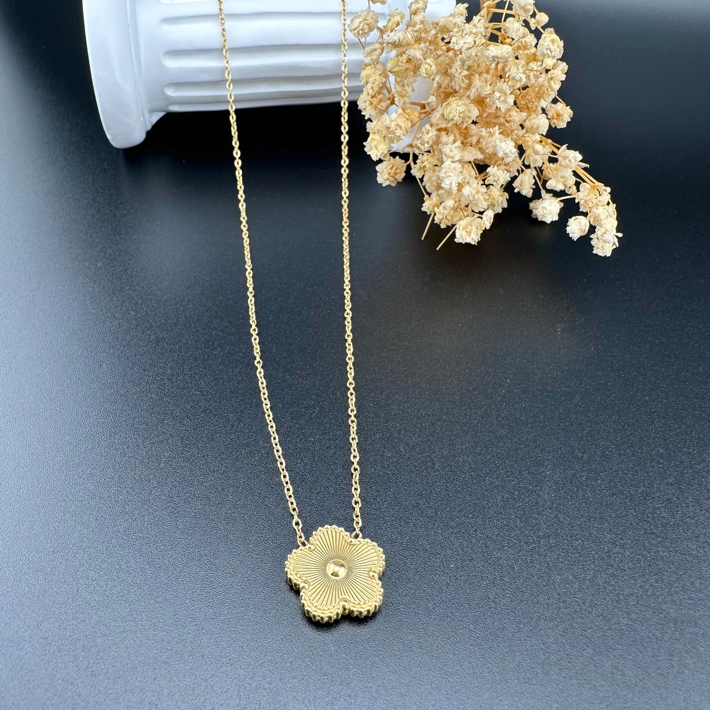 Collar de Flor Dorada Para Mujer | Acero Inoxidable Chapado Oro 18K | Ajustable