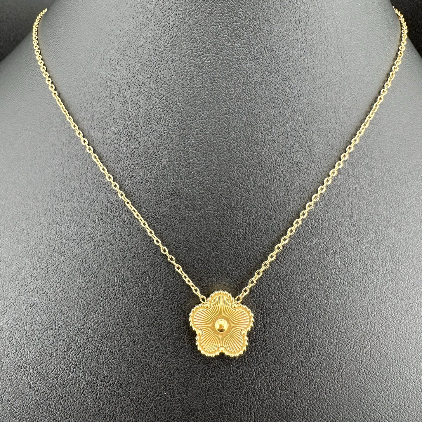 Collar de Flor Dorada Para Mujer | Acero Inoxidable Chapado Oro 18K | Ajustable