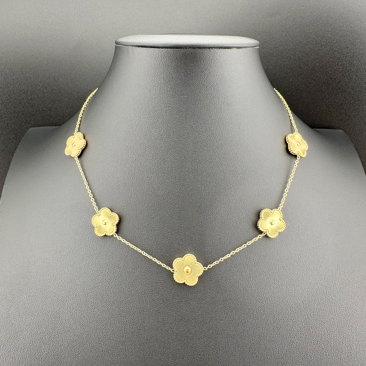 Collar Con 5 Dijes De Flores Doradas Para Mujer | Acero Inoxidable Chapado Oro 18K Ajustable