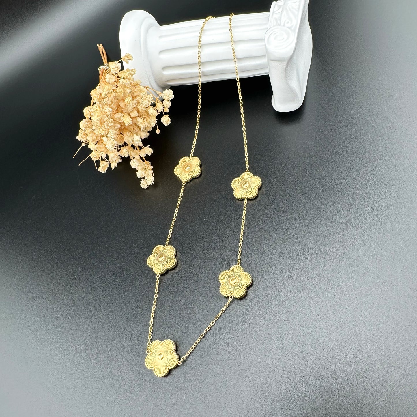 Collar Con 5 Dijes De Flores Doradas Para Mujer | Acero Inoxidable Chapado Oro 18K Ajustable