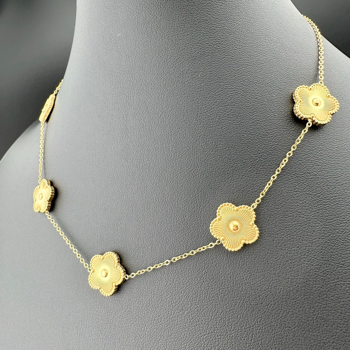 Collar Con 5 Dijes De Flores Doradas Para Mujer | Acero Inoxidable Chapado Oro 18K Ajustable