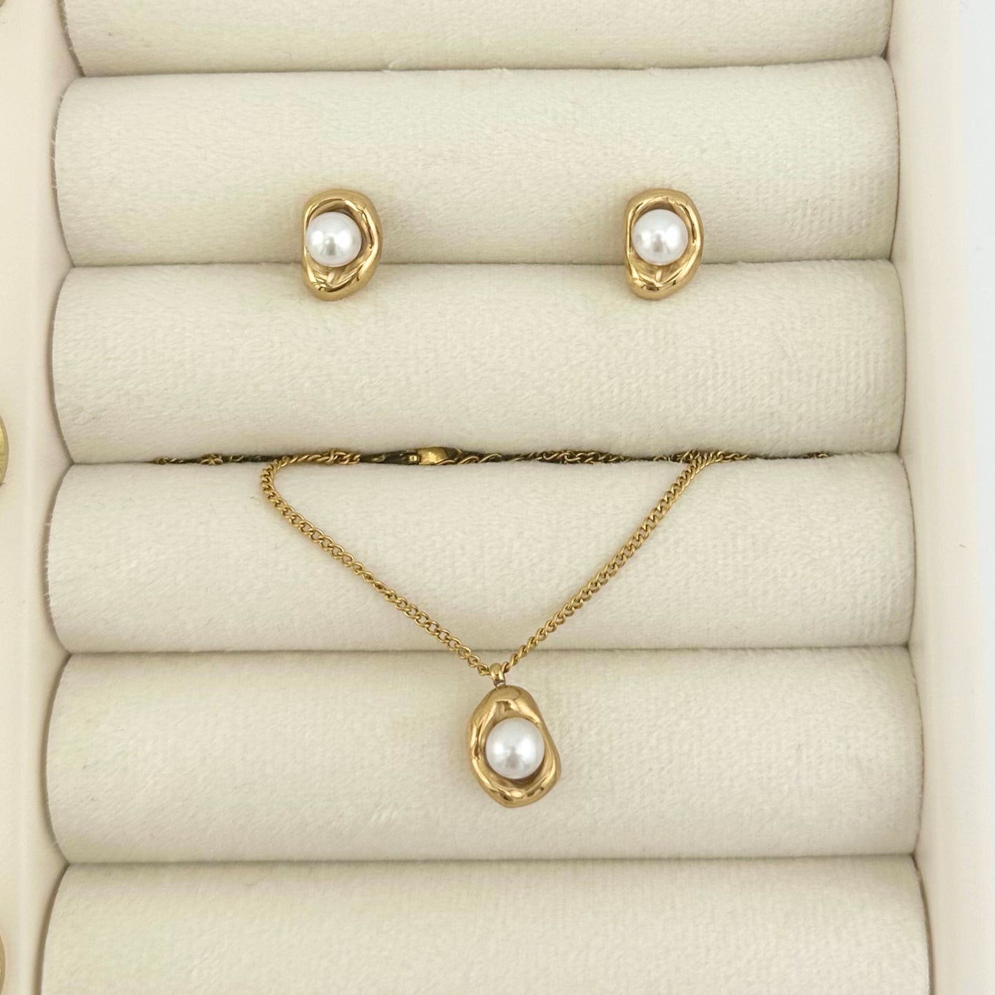 Conjunto Collar y Pendientes con Perla Blanca – Mujer | Acero Inoxidable | Chapado Oro 18K | Ajustable