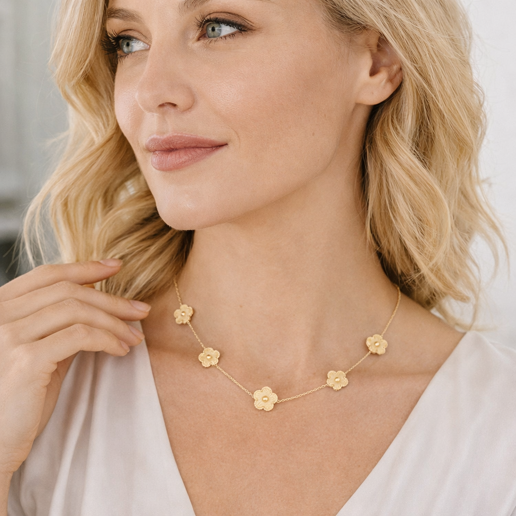 Collar Con 5 Dijes De Flores Doradas Para Mujer | Acero Inoxidable Chapado Oro 18K Ajustable