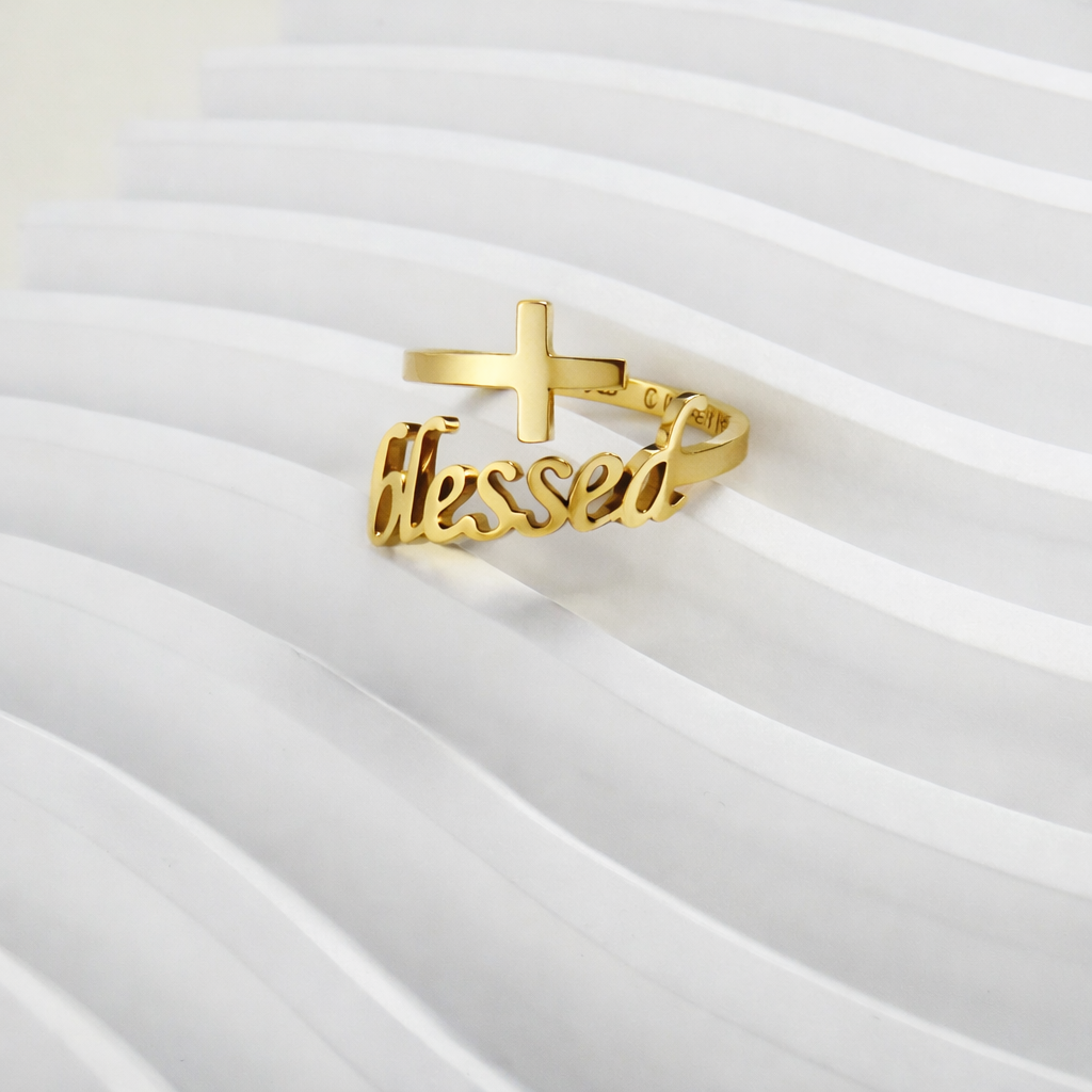 Anillo Blessed con Grabado | Acero Inoxidable Chapado en oro 18K | Ajustable