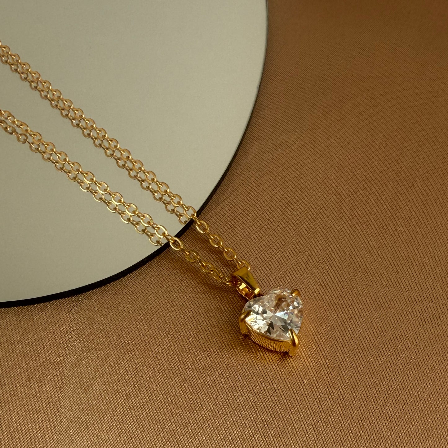 Collar Aura Corazón con Zirconias | Acero Inoxidable Chapado PVD Oro 18K | Ajustable