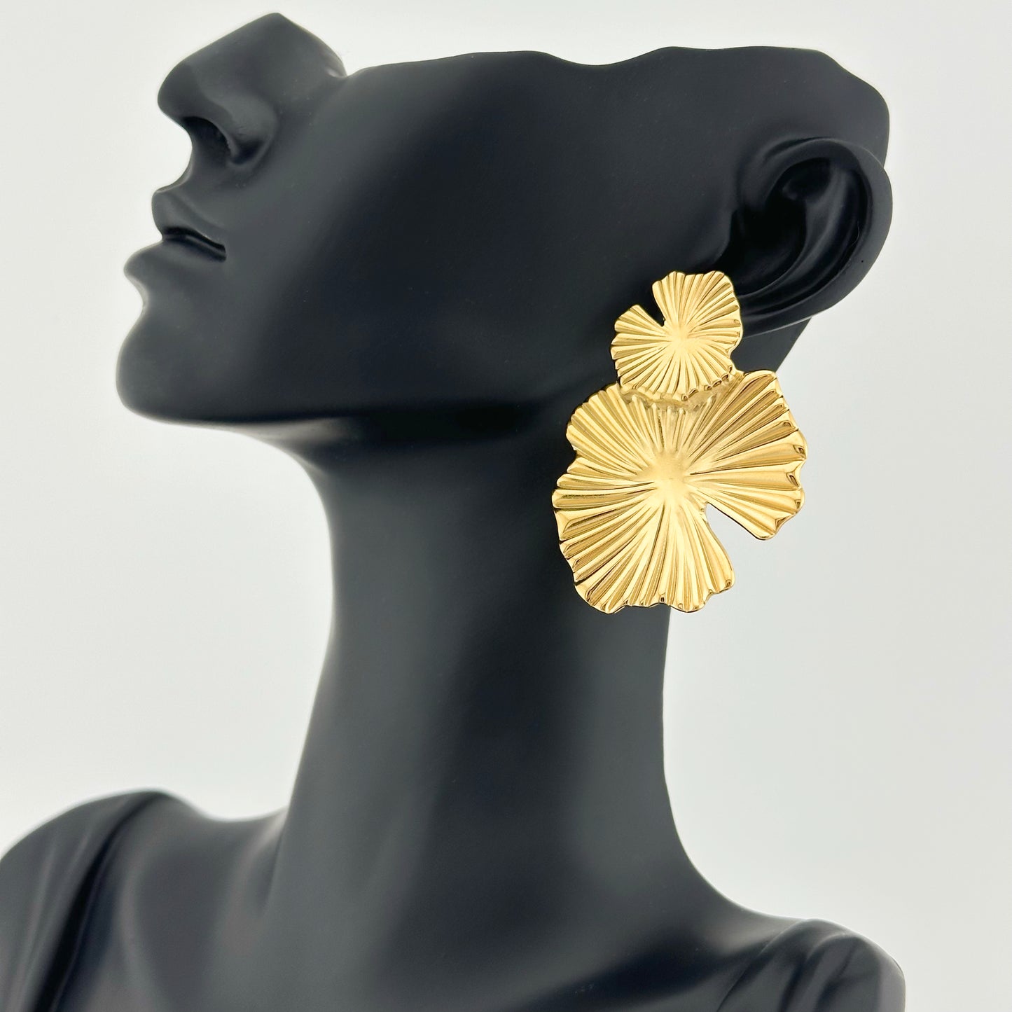 Pendientes Flor Dorada – Mujer | Acero Inoxidable | Chapado Oro 18K