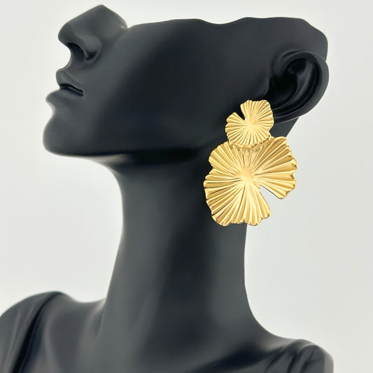 Pendientes Flor Dorada – Mujer | Acero Inoxidable | Chapado Oro 18K