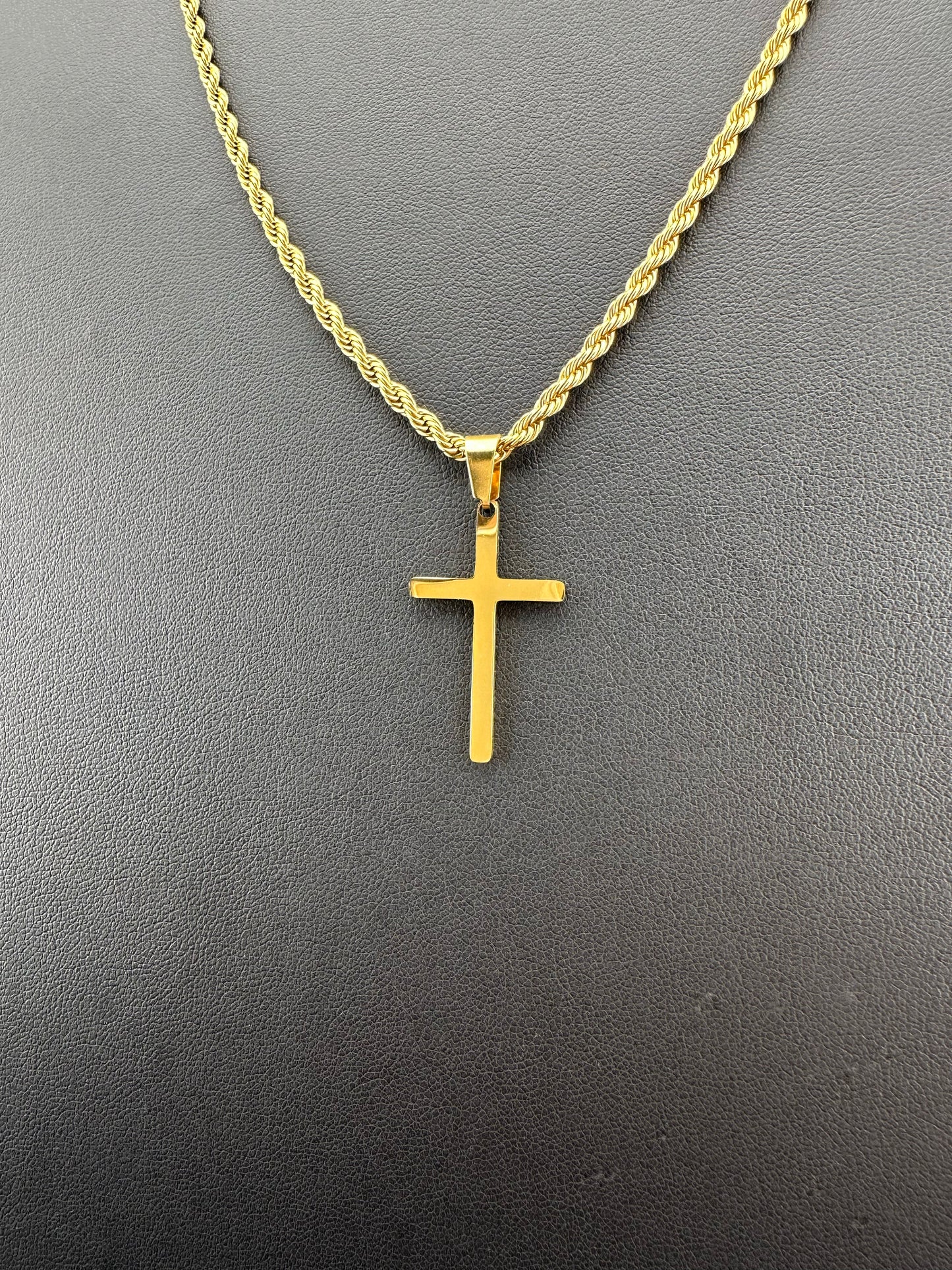 Collar Clásico con Dije de Cruz Unisex | Acero Inoxidable | Chapado Oro 18K