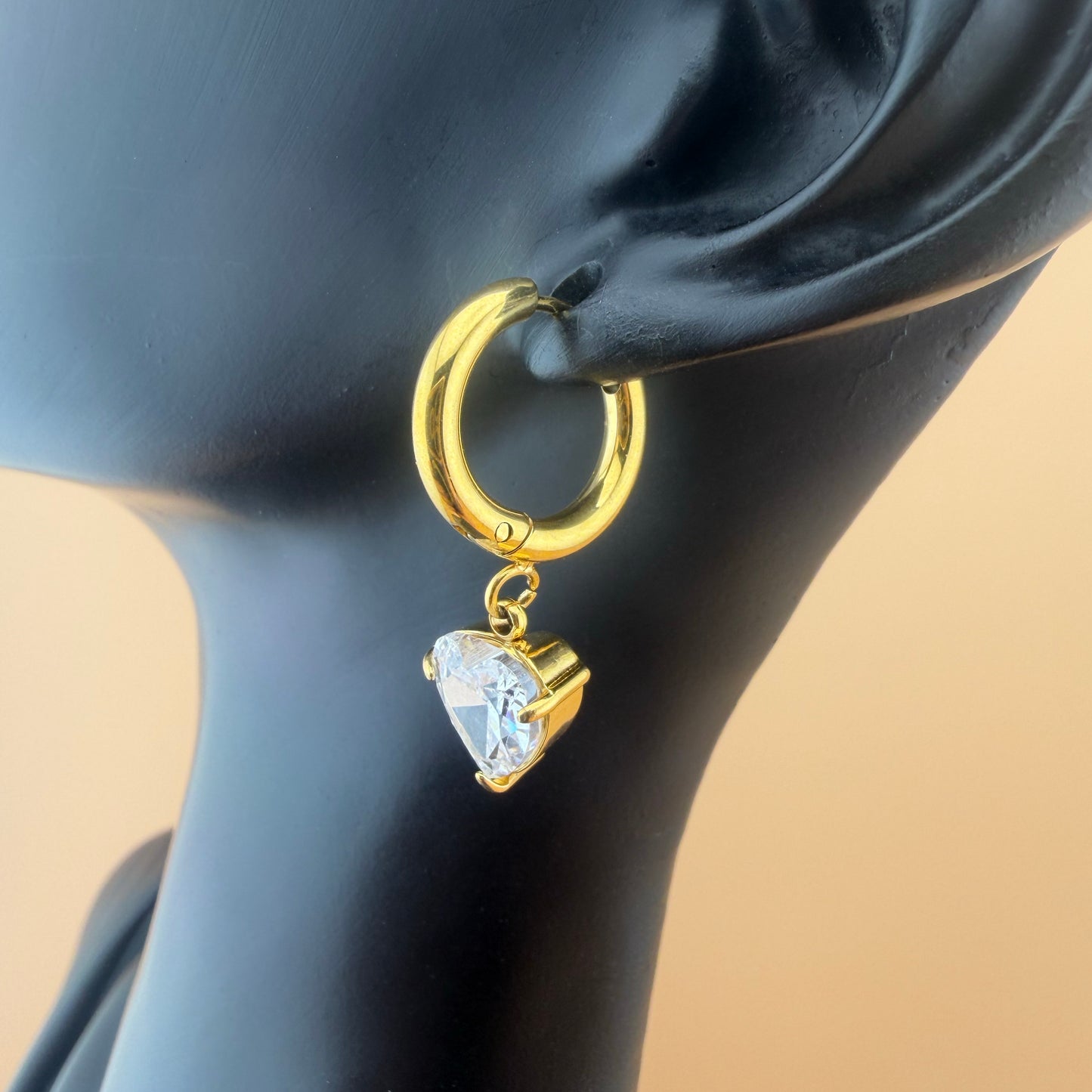 Pendientes Aura Corazón con Zirconias | Acero Inoxidable Chapado PVD Oro 18K | Colgantes