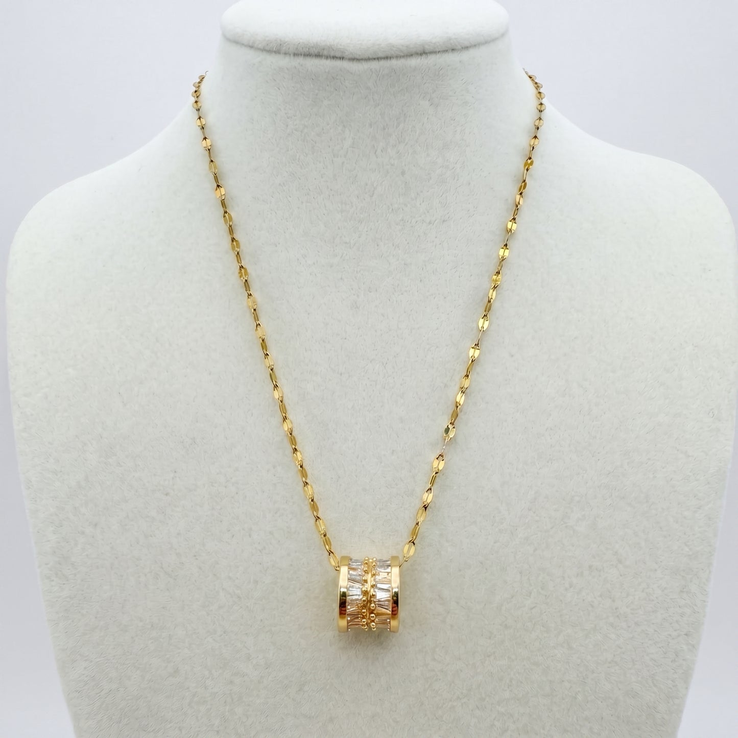 Collar Diseño Cilíndrico con Zirconias | Acero Inoxidable Chapado PVD en Oro 18K | Ajustable
