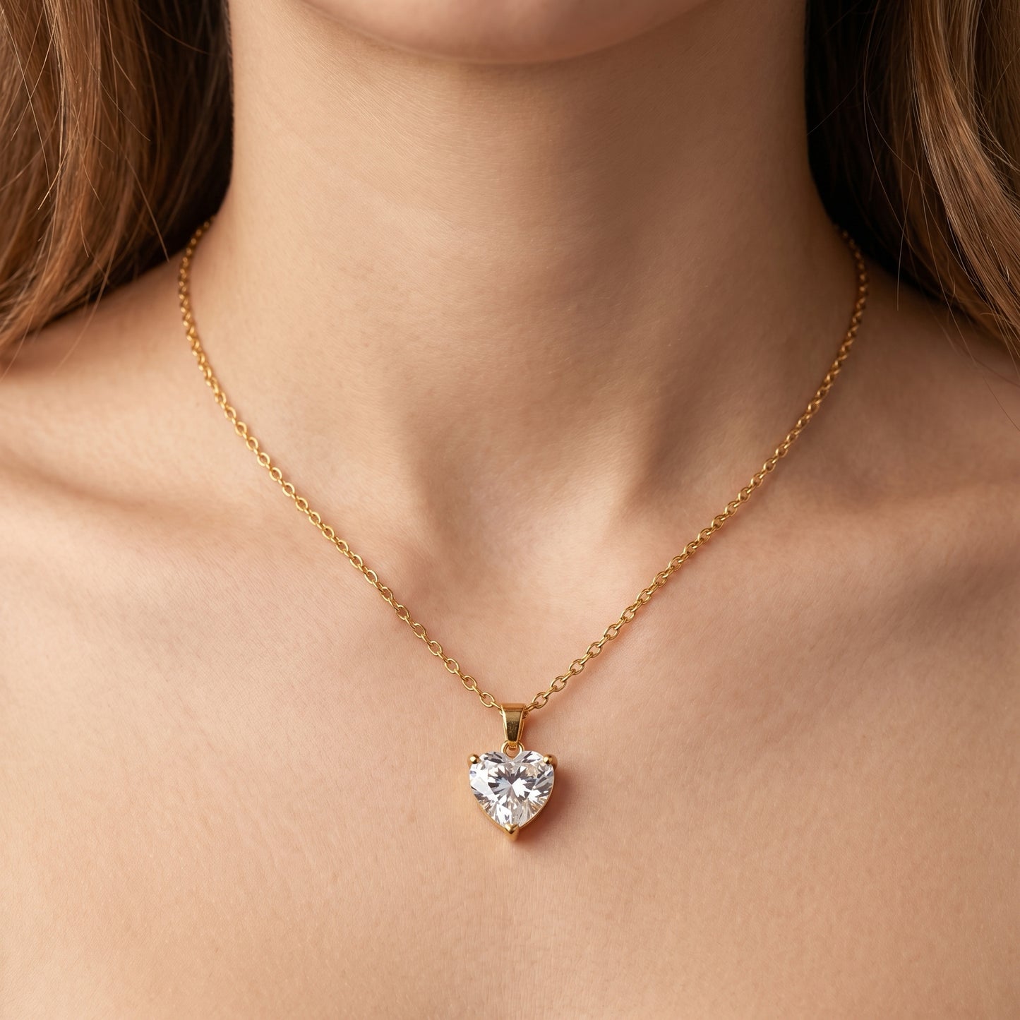 Collar con Dije de Corazón de Zirconia | Acero Inoxidable Chapado PVD en Oro 18K | Ajustable