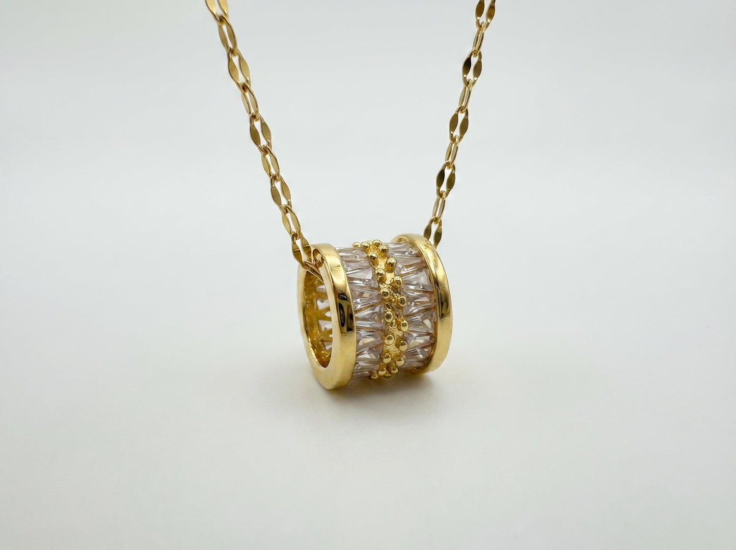 Collar Diseño Cilíndrico con Zirconias | Acero Inoxidable Chapado PVD en Oro 18K | Ajustable