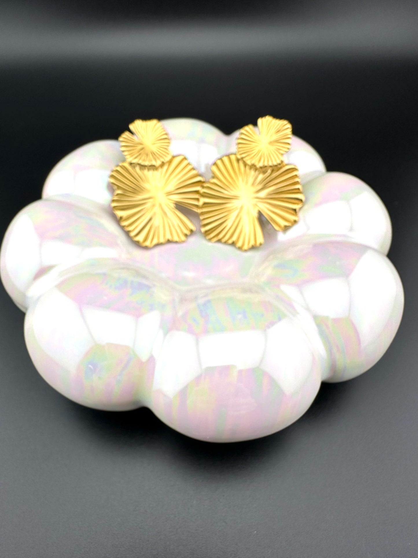 Pendientes Flor Dorada – Mujer | Acero Inoxidable | Chapado Oro 18K