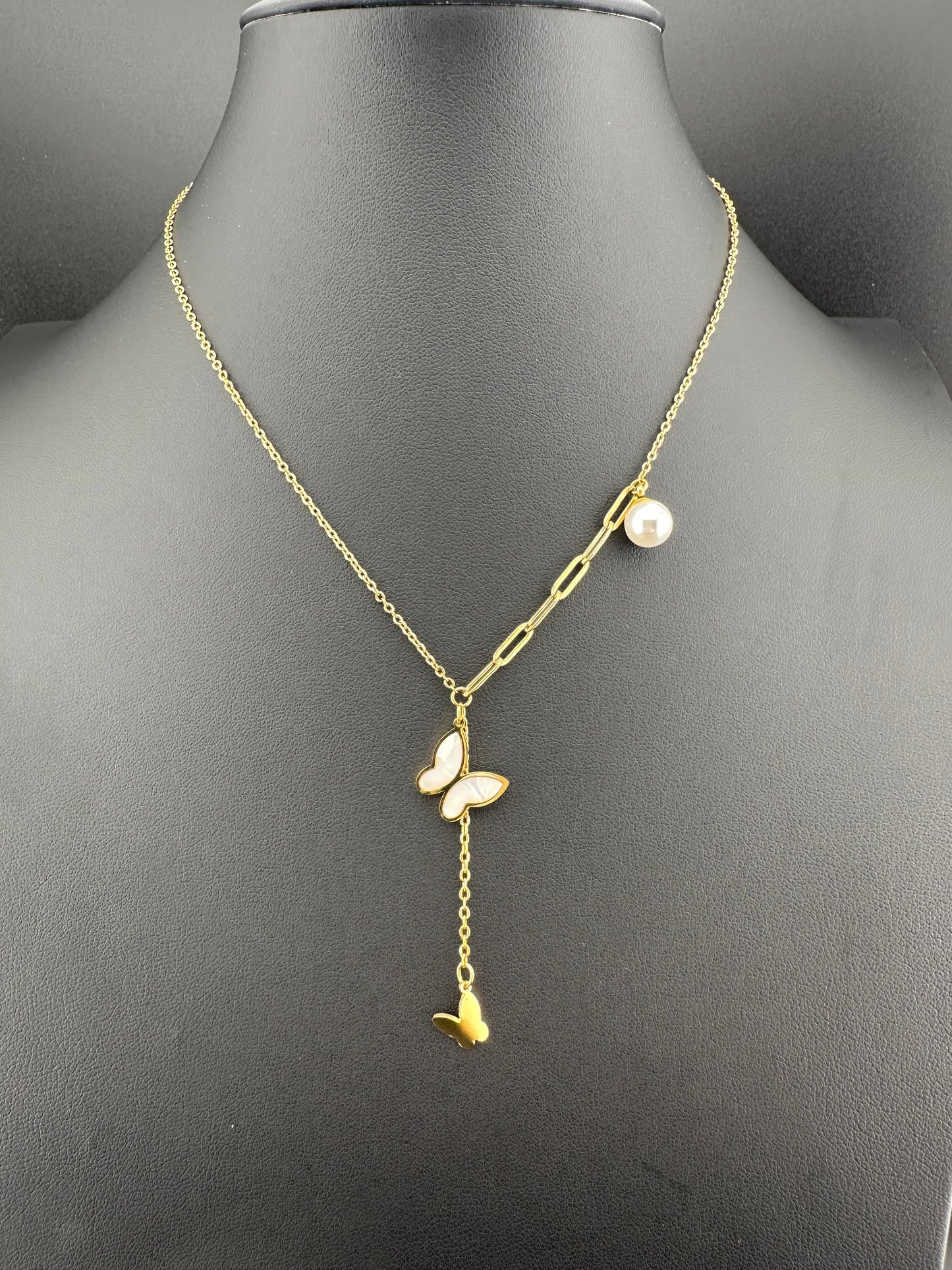 Collar de Mariposas con Perla – Mujer | Acero Inoxidable | Chapado Oro 18K | Ajustable