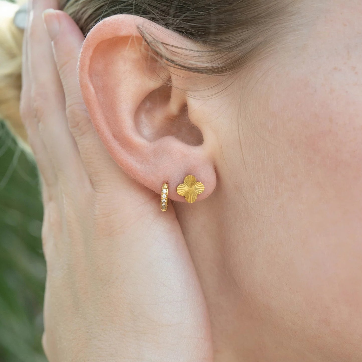 Pendientes Trébol Dorado – Mujer | Acero Inoxidable | Chapado Oro 18K