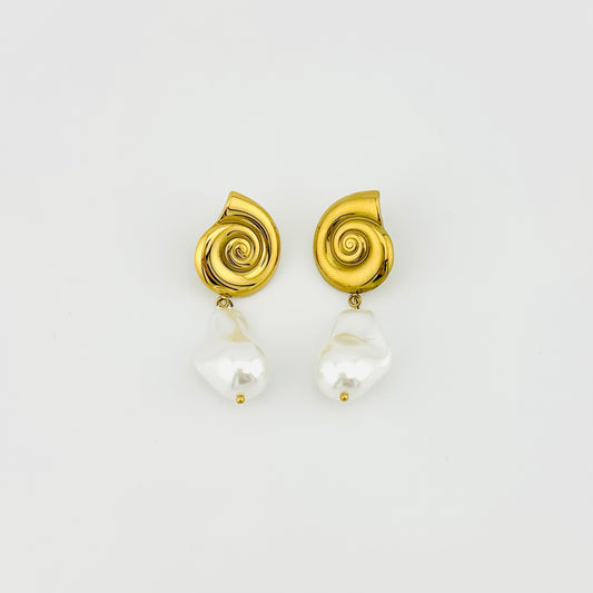 Pendientes Concha y Perla Barroca – Mujer | Acero Inoxidable | Chapado Oro 18K