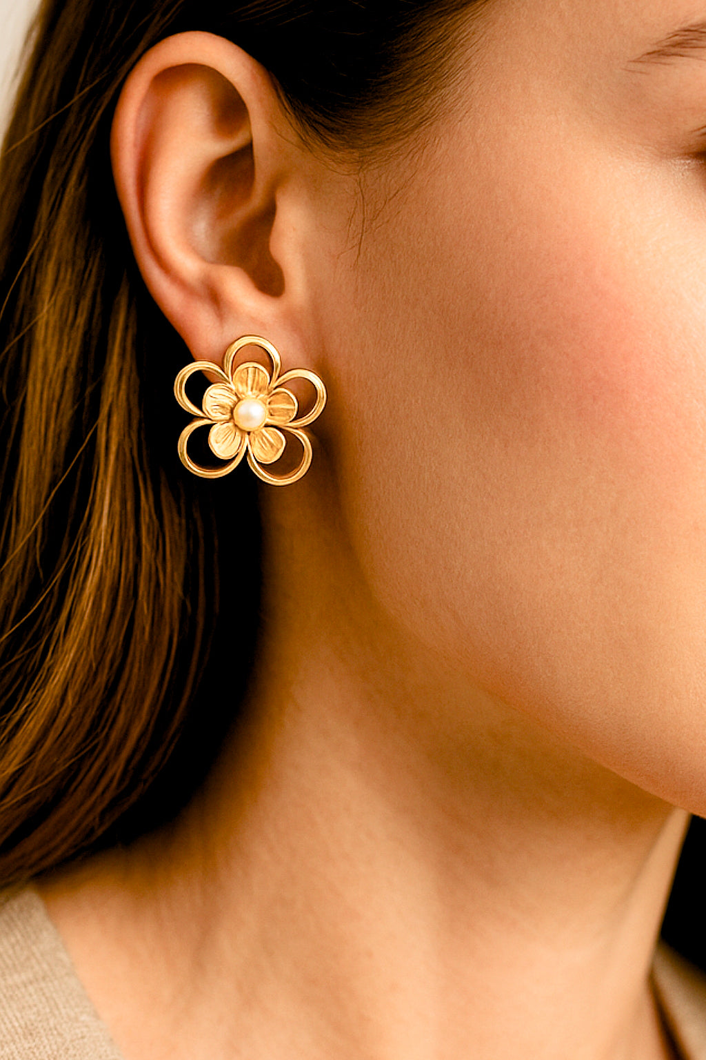 Pendientes de Flor con Perla – Mujer | Acero Inoxidable | Chapado Oro 18K