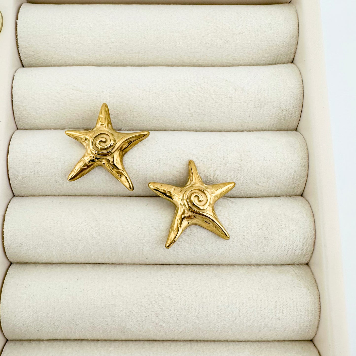 Pendientes Estrella de Mar Dorada – Mujer | Acero Inoxidable | Chapado Oro 18K