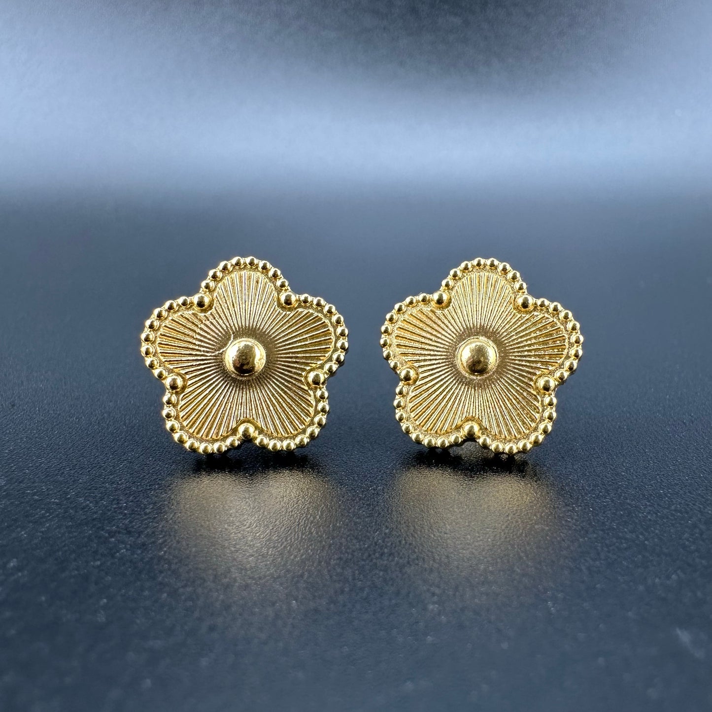 Pendientes De Flor Dorada Para Mujer | Acero Inoxidable Chapado En Oro 18K