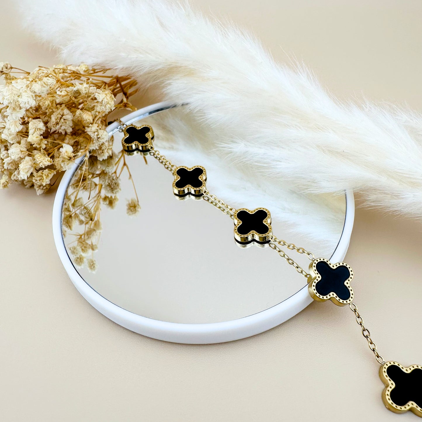 Pulsera con Dijes de Trébol de la Suerte Color Negro – Mujer | Acero Inoxidable Chapado PVD Oro 18K | Ajustable