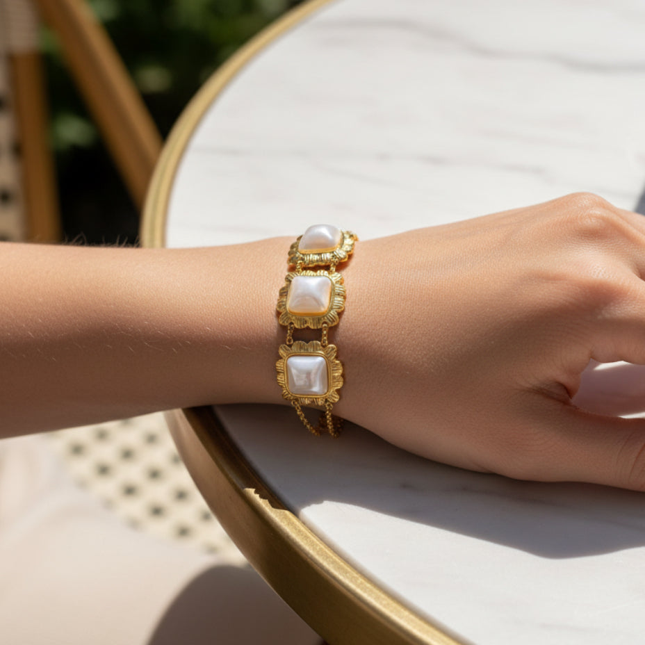 Brazalete con Perlas Cuadradas – Mujer | Acero Inoxidable | Chapado Oro 14K | Ajustable