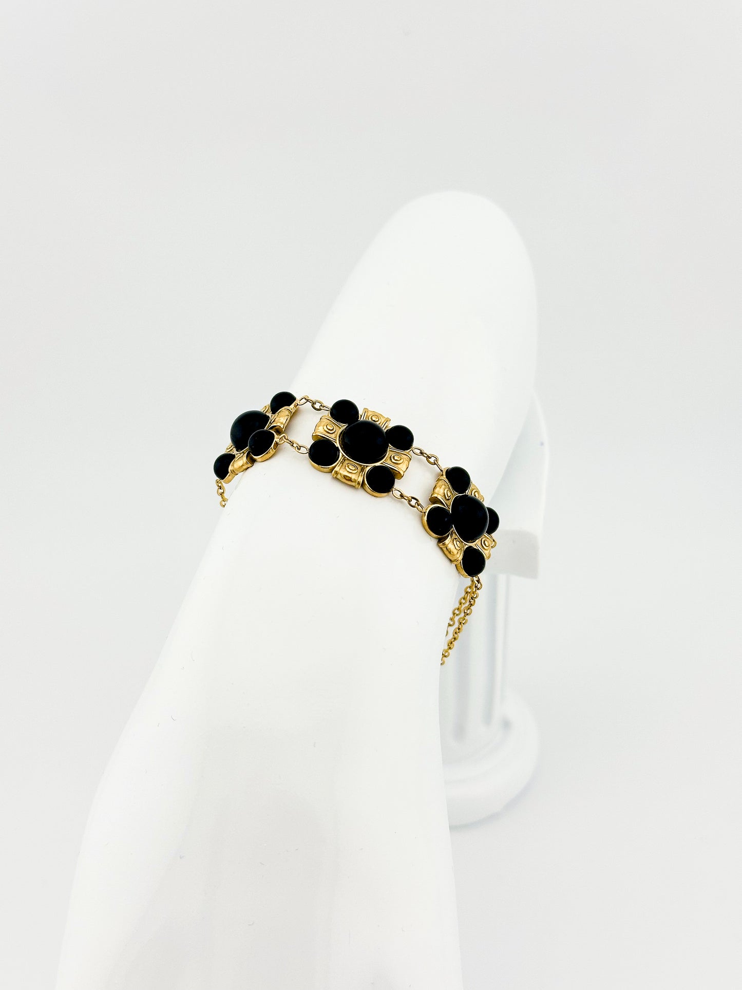 Brazalete con Perlas Negras – Mujer | Acero Inoxidable | Chapado Oro 14K | Ajustable
