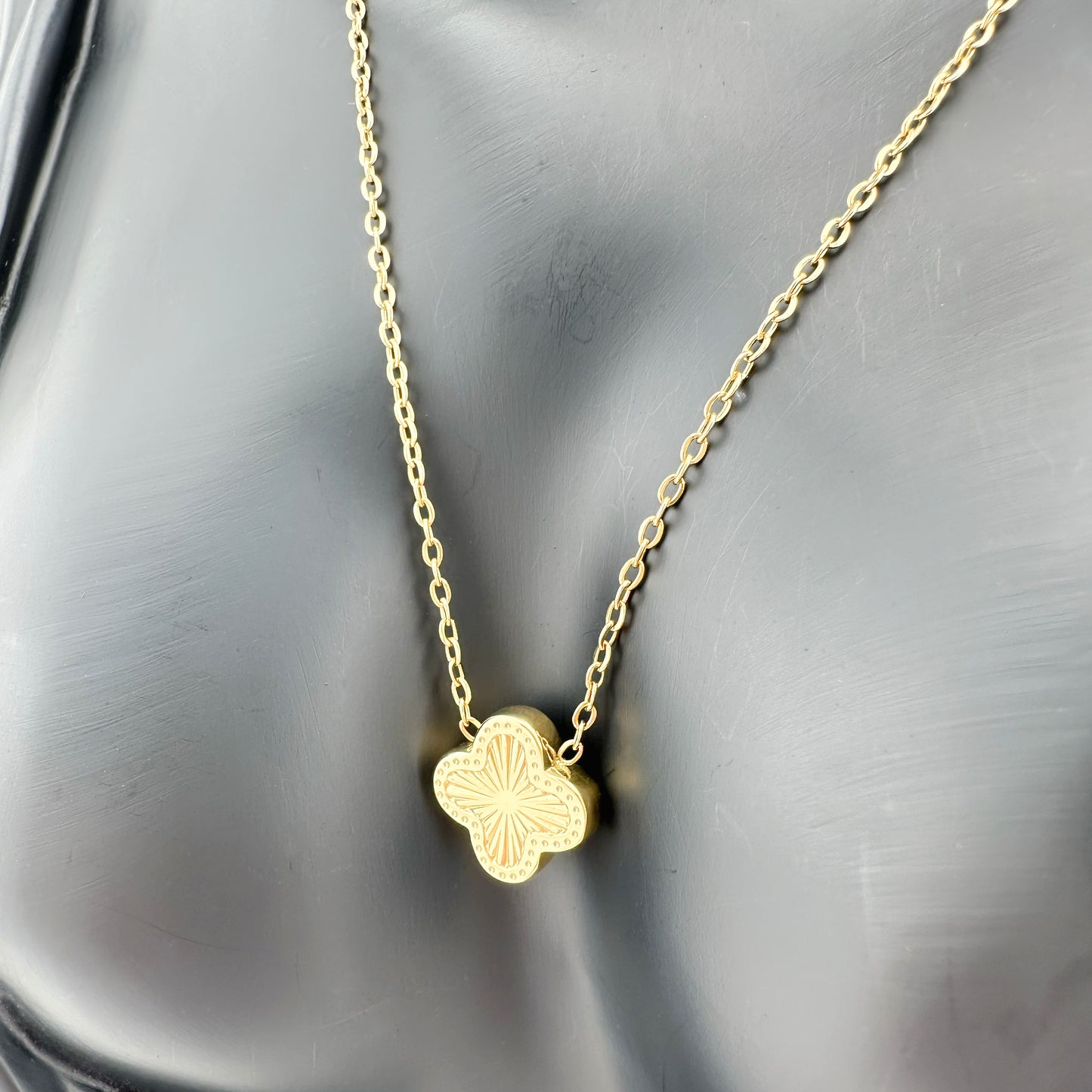 Collar Trébol de la Suerte Dorado – Mujer | Acero Inoxidable Chapado PVD Oro 18K | Ajustable