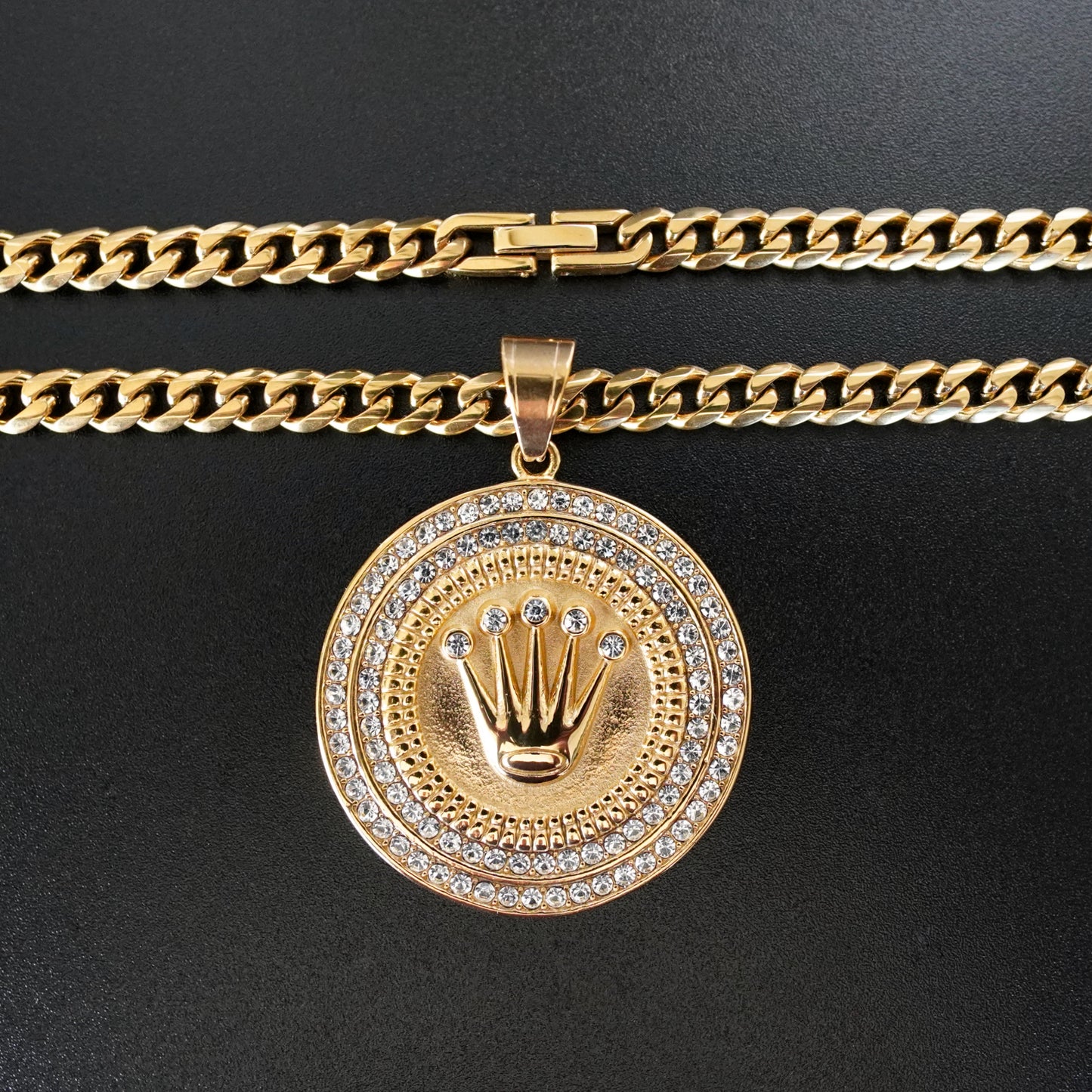 Cadena Cubana con Dije de Corona y Zirconias | Acero Inoxidable Chapado PVD en Oro 18K