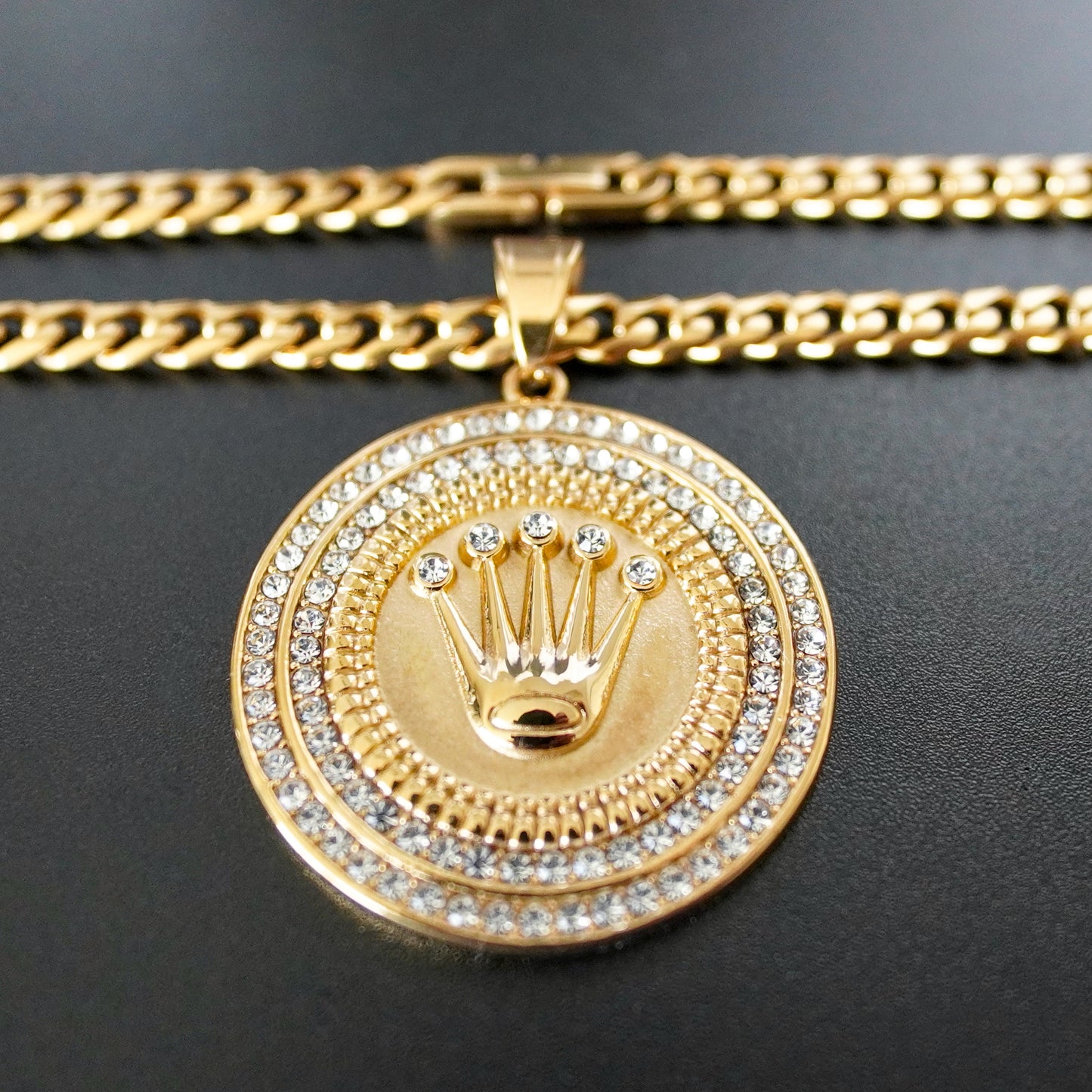 Cadena Cubana con Dije de Corona y Zirconias | Acero Inoxidable Chapado PVD en Oro 18K