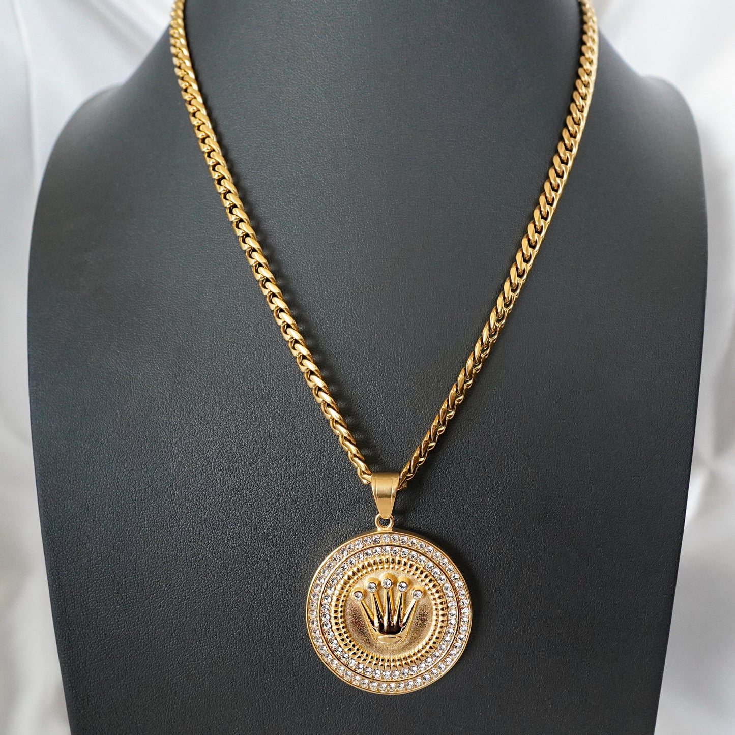 Cadena Cubana con Dije de Corona y Zirconias | Acero Inoxidable Chapado PVD en Oro 18K